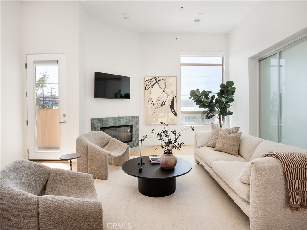 1225 E Grand