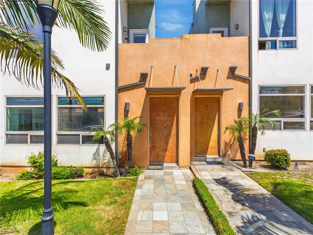 1225 E Grand