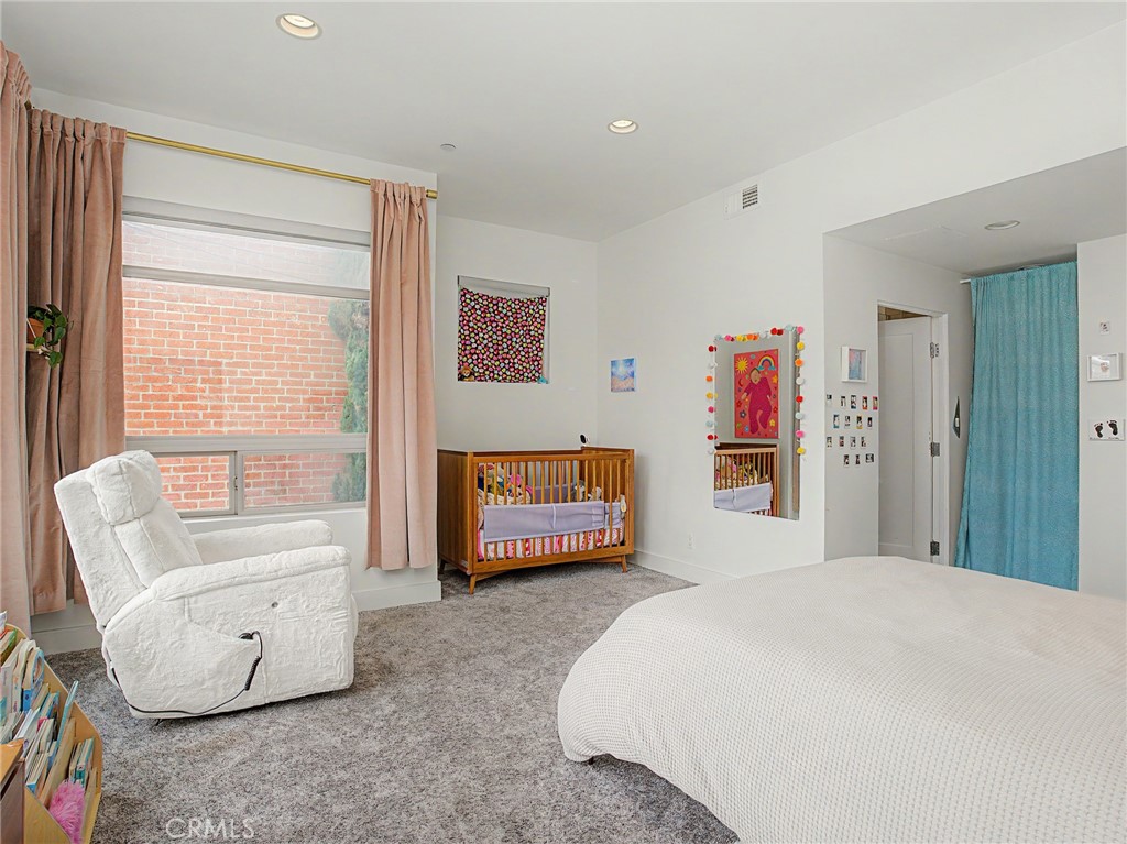 1225 E Grand