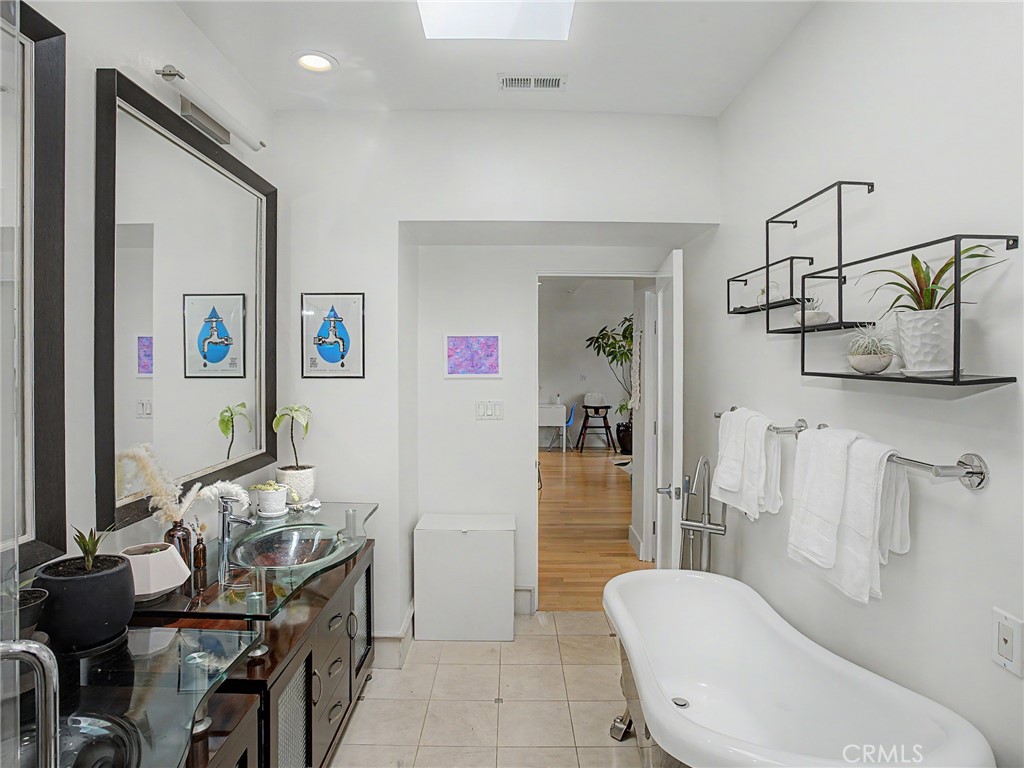 1225 E Grand