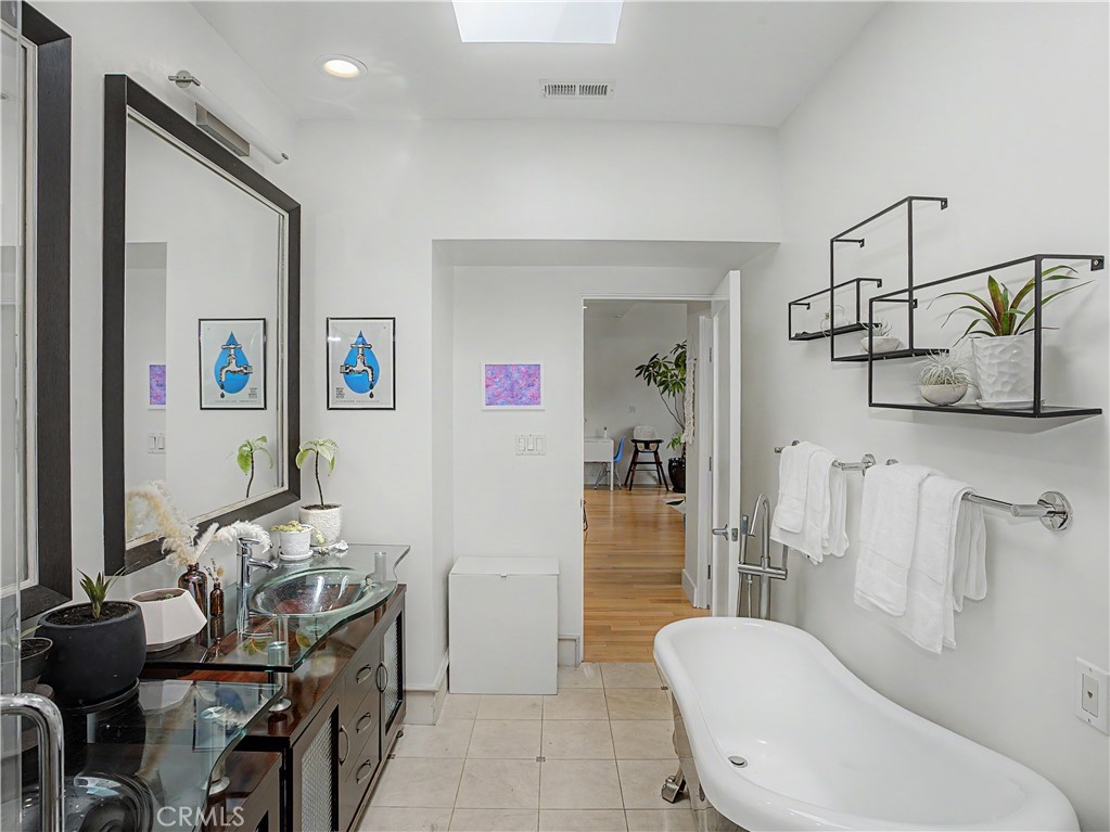 1225 E Grand