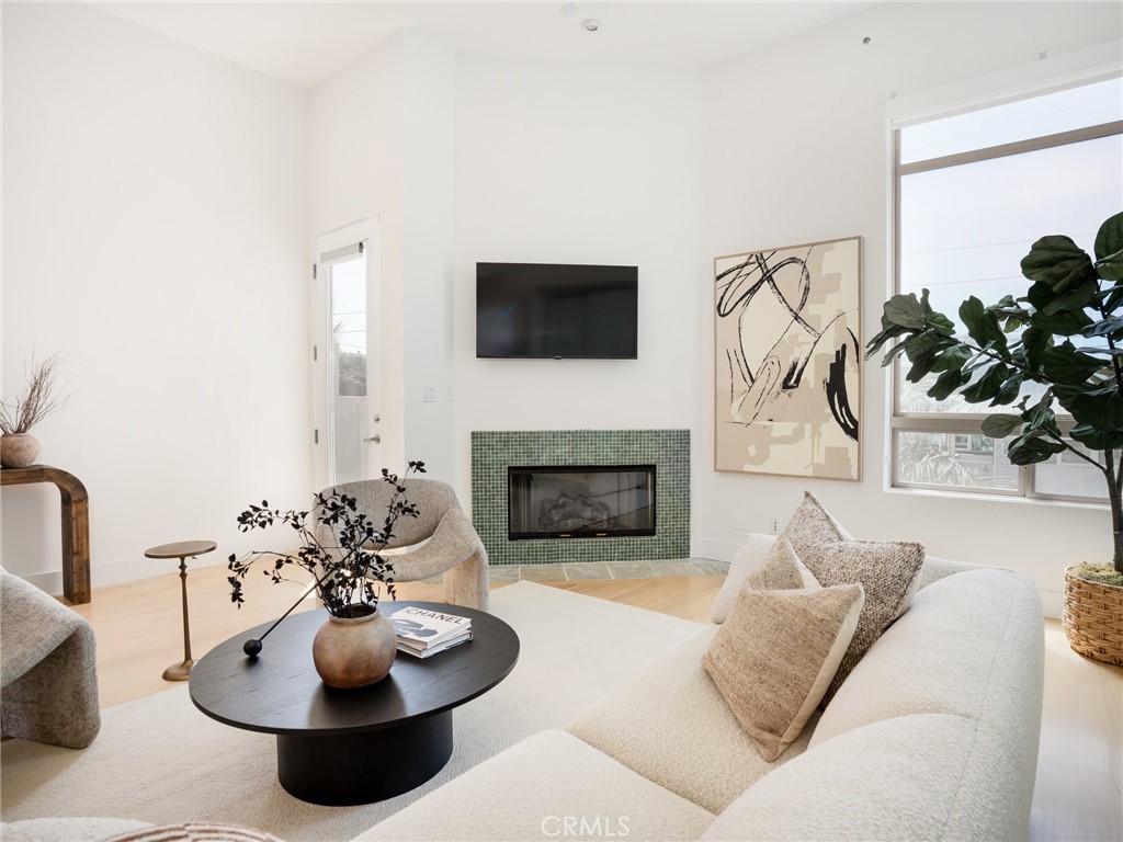 1225 E Grand