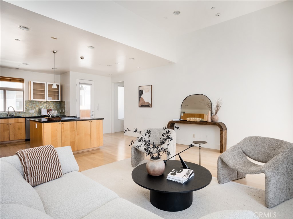 1225 E Grand