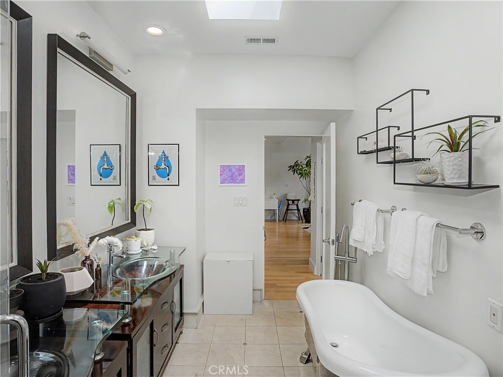 1225 E Grand