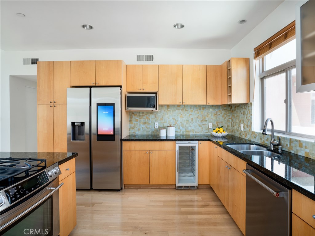 1225 E Grand