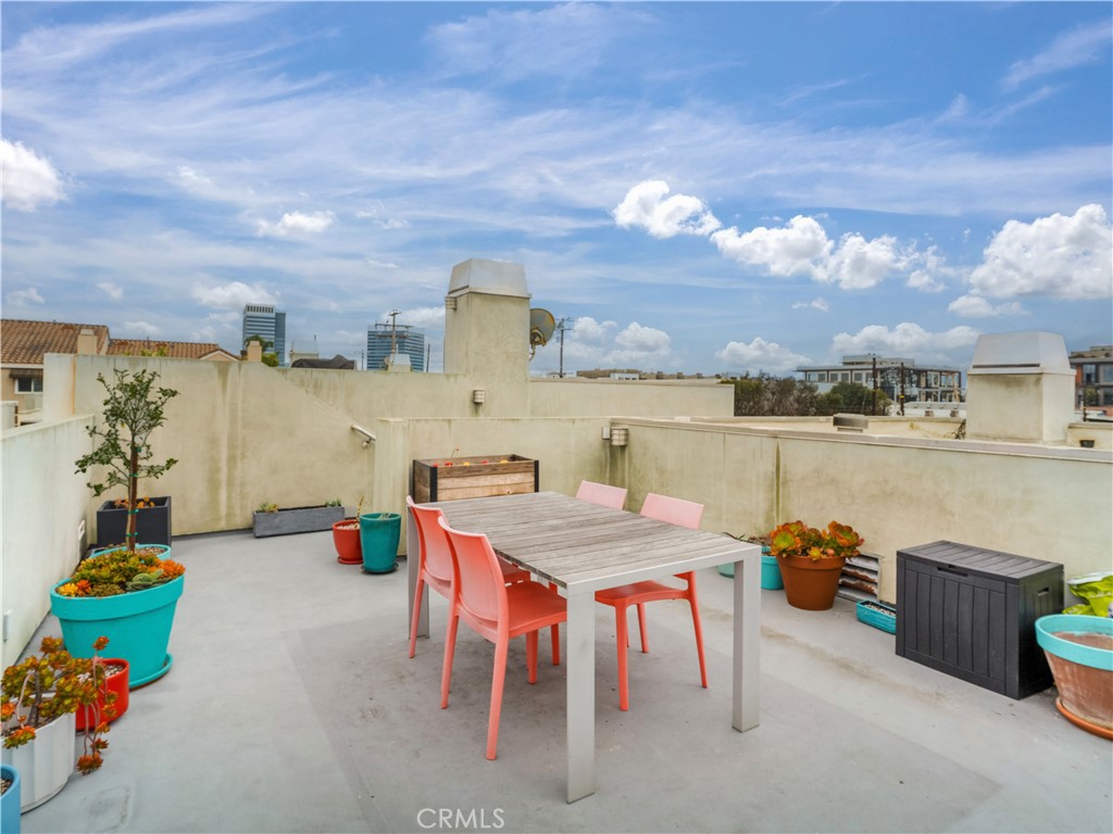 1225 E Grand