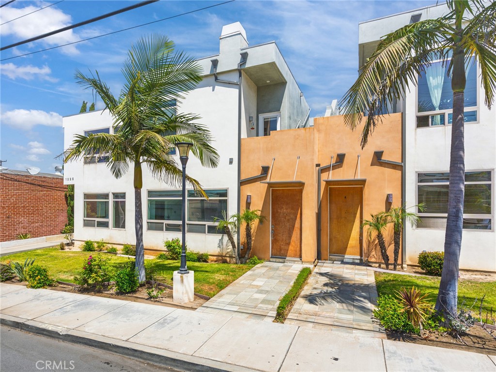 1225 E Grand