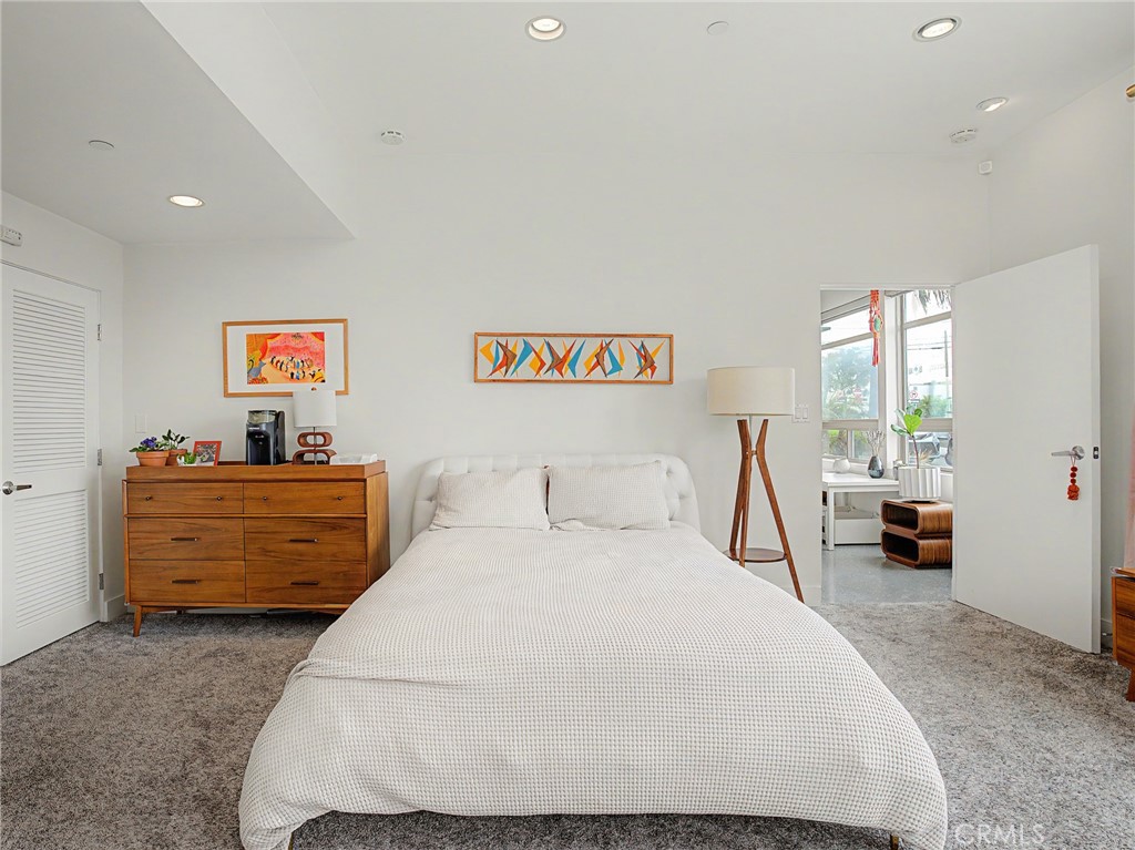 1225 E Grand
