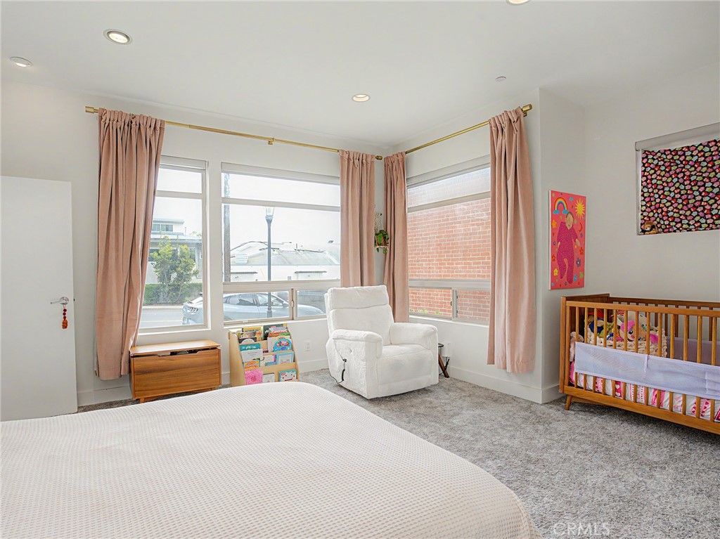 1225 E Grand