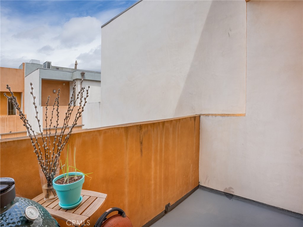 1225 E Grand