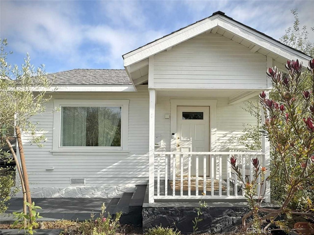 124 W Sycamore Avenue