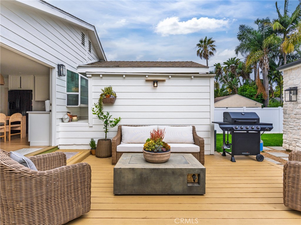527 W Mariposa Avenue