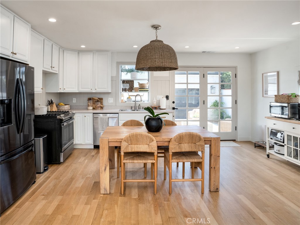527 W Mariposa Avenue