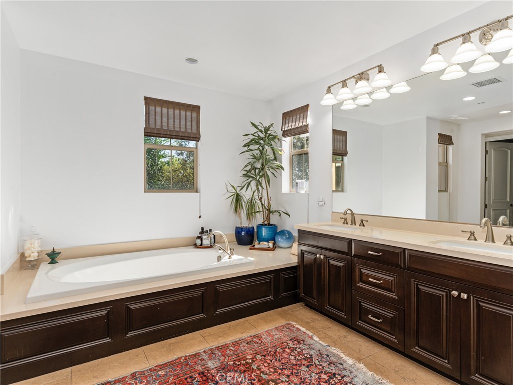 701 W Maple
