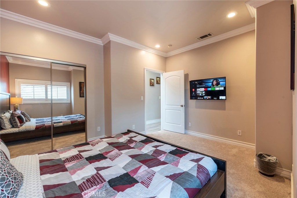 12102 S La Cienega