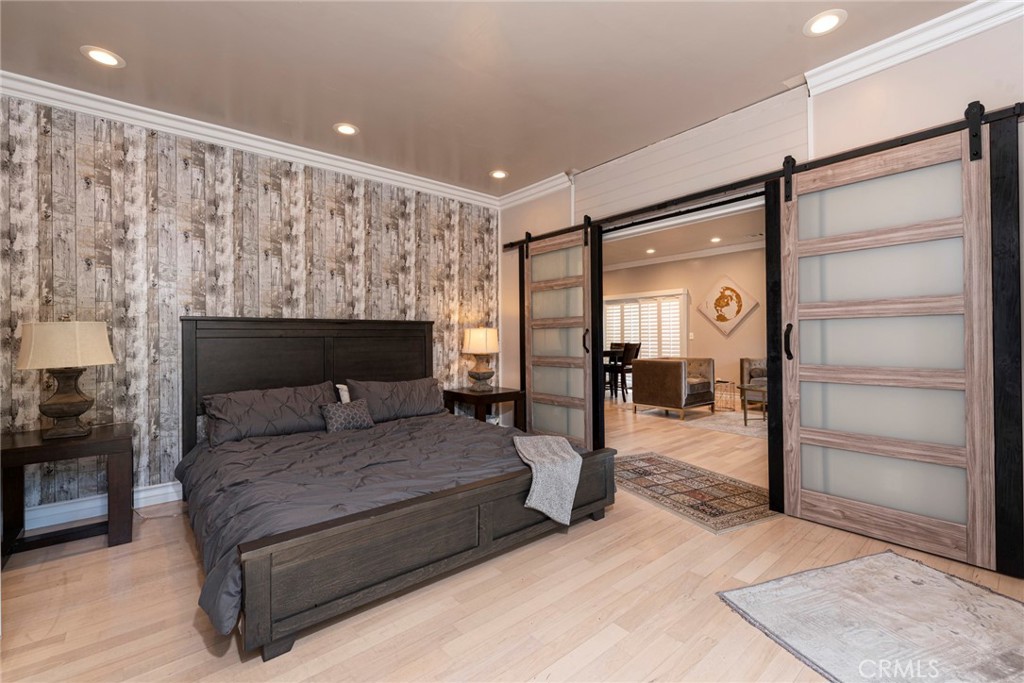 12102 S La Cienega