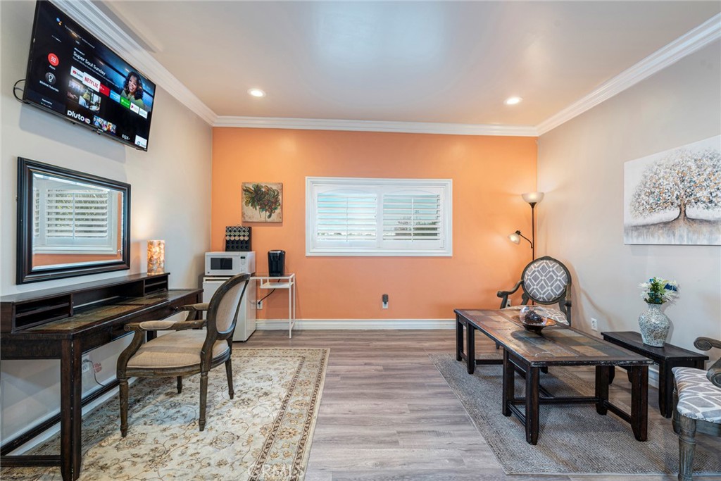 12102 S La Cienega