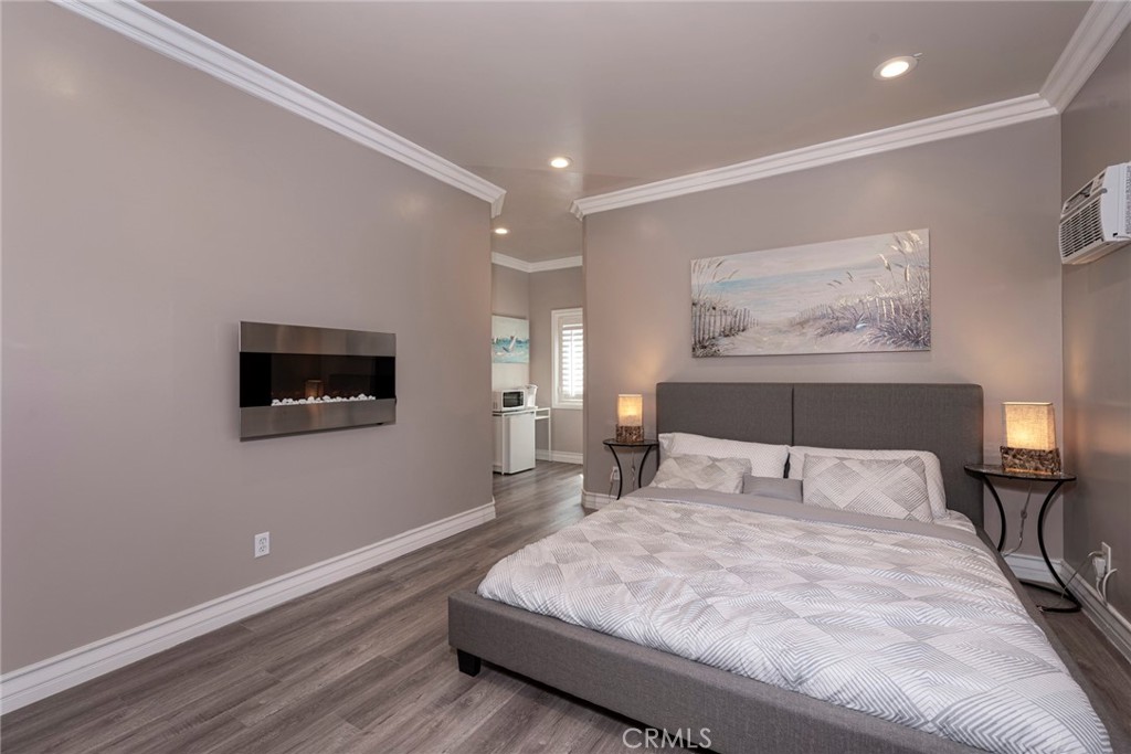 12102 S La Cienega