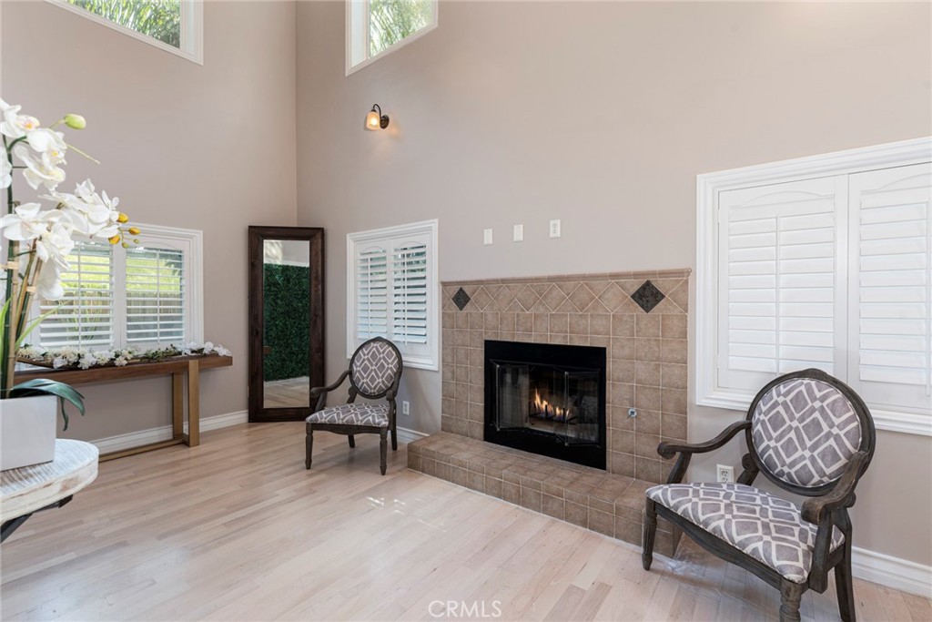12102 S La Cienega