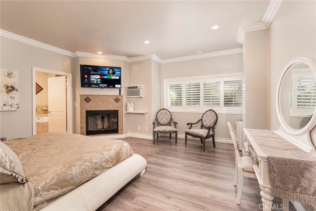 12102 S La Cienega