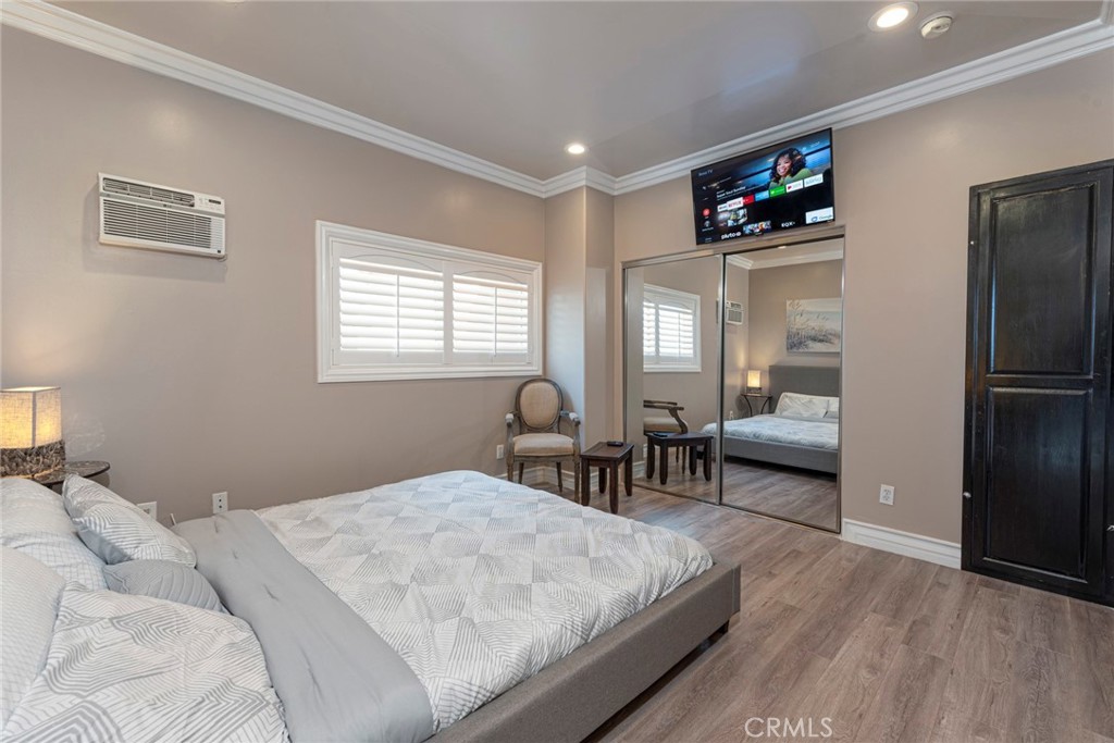 12102 S La Cienega