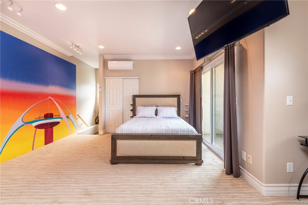 12108 S La Cienega
