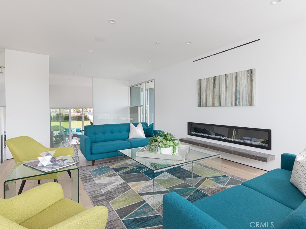 650 W Maple Avenue