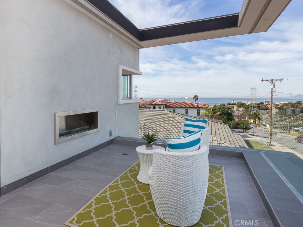 650 W Maple Avenue