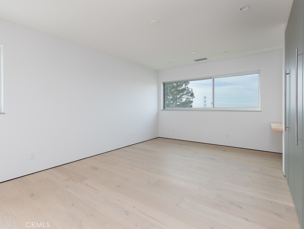 650 W Maple Avenue