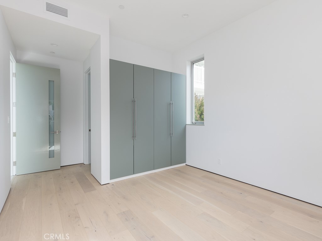 650 W Maple Avenue