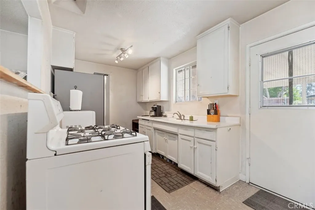 13622 Hartsville Street