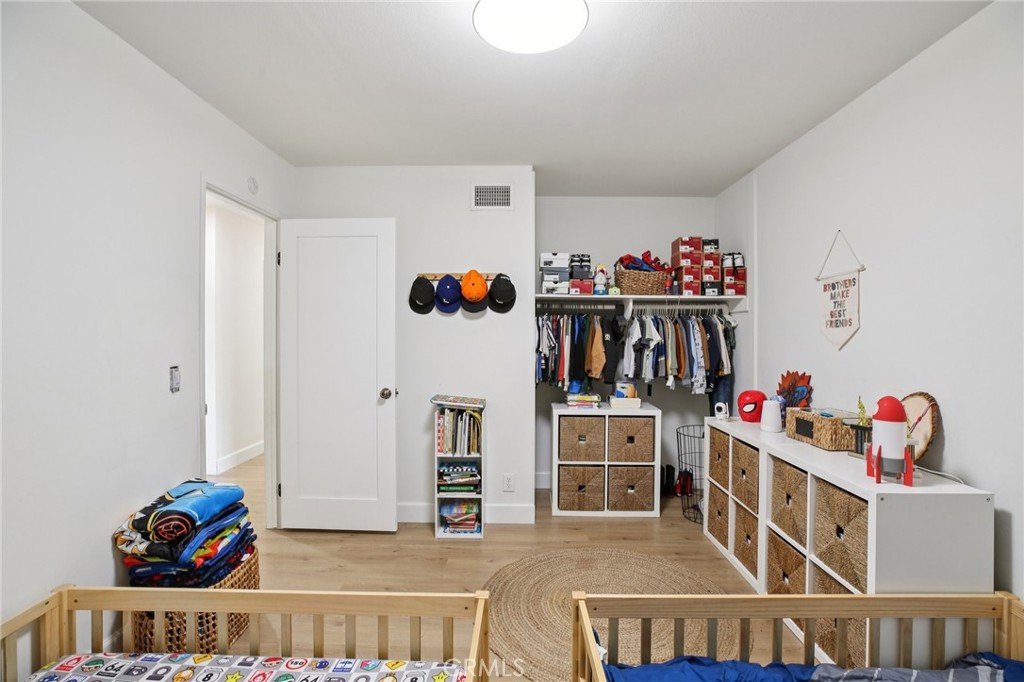 520 W Country Hills Drive