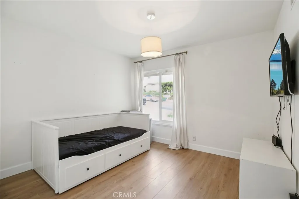 520 W Country Hills Drive