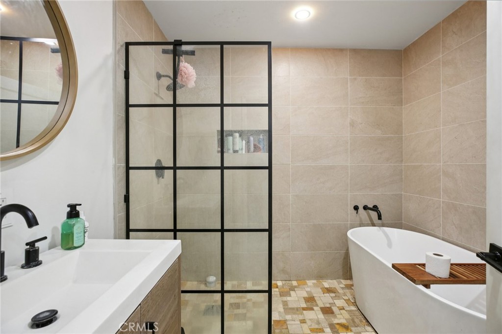 520 W Country Hills Drive