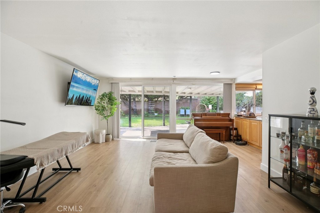 520 W Country Hills Drive