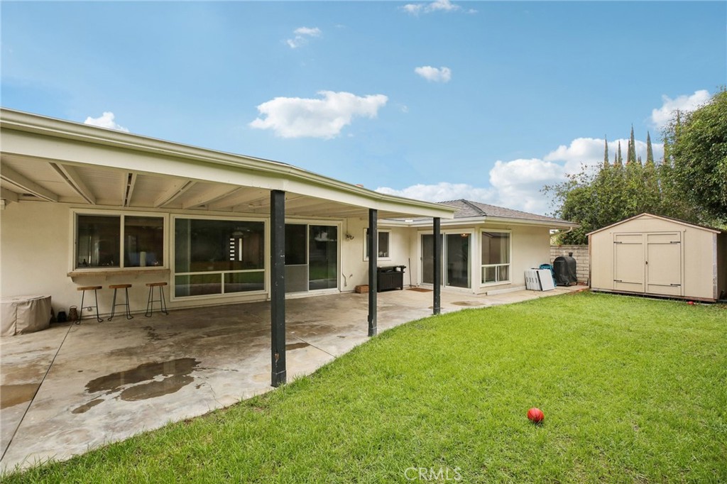 520 W Country Hills Drive