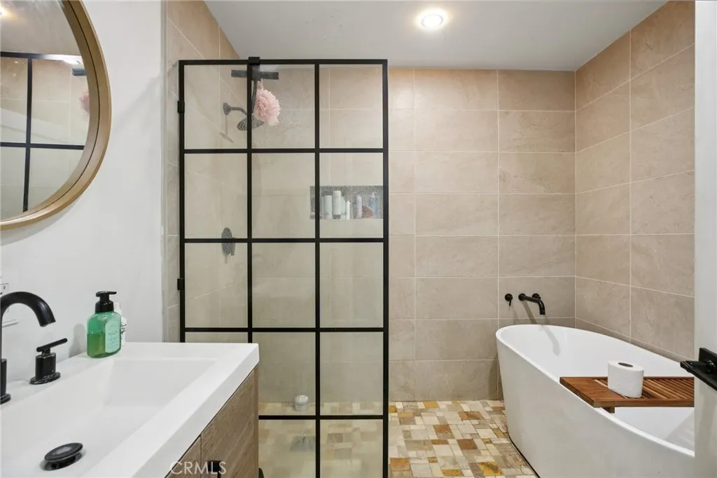 520 W Country Hills Drive