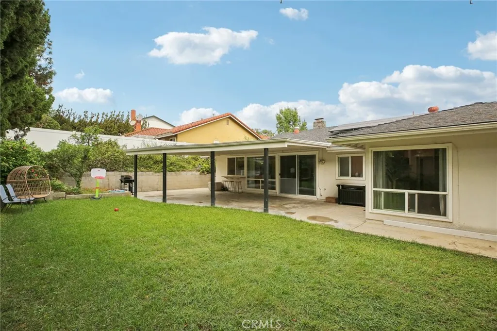 520 W Country Hills Drive