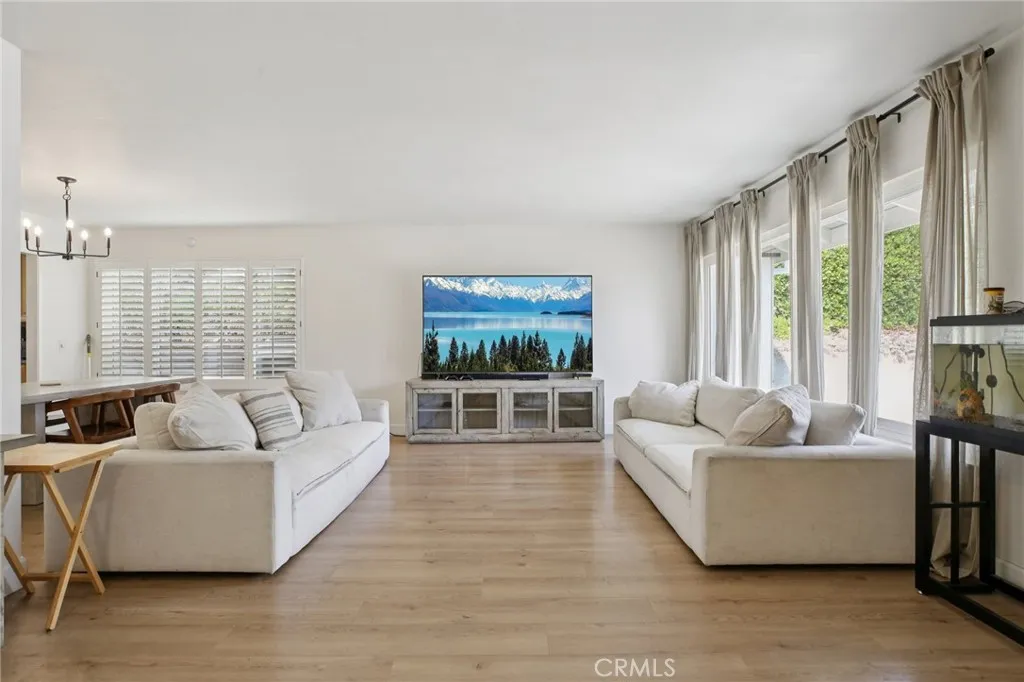 520 W Country Hills Drive