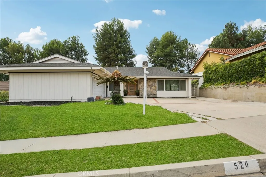 520 W Country Hills Drive