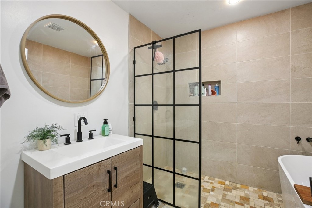 520 W Country Hills Drive