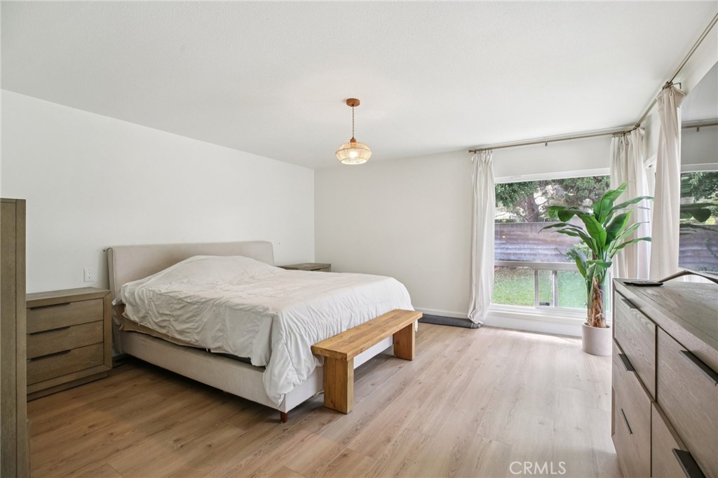 520 W Country Hills Drive