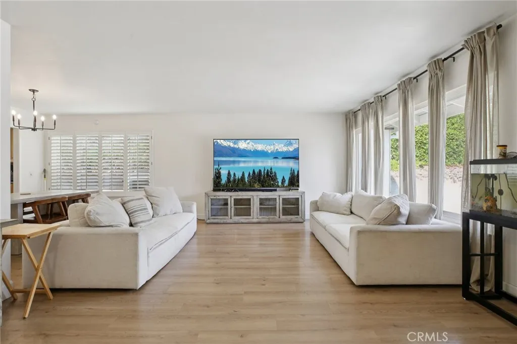 520 W Country Hills Drive