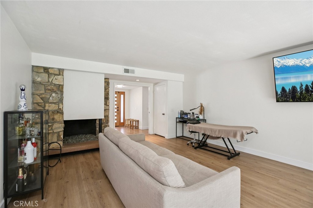 520 W Country Hills Drive