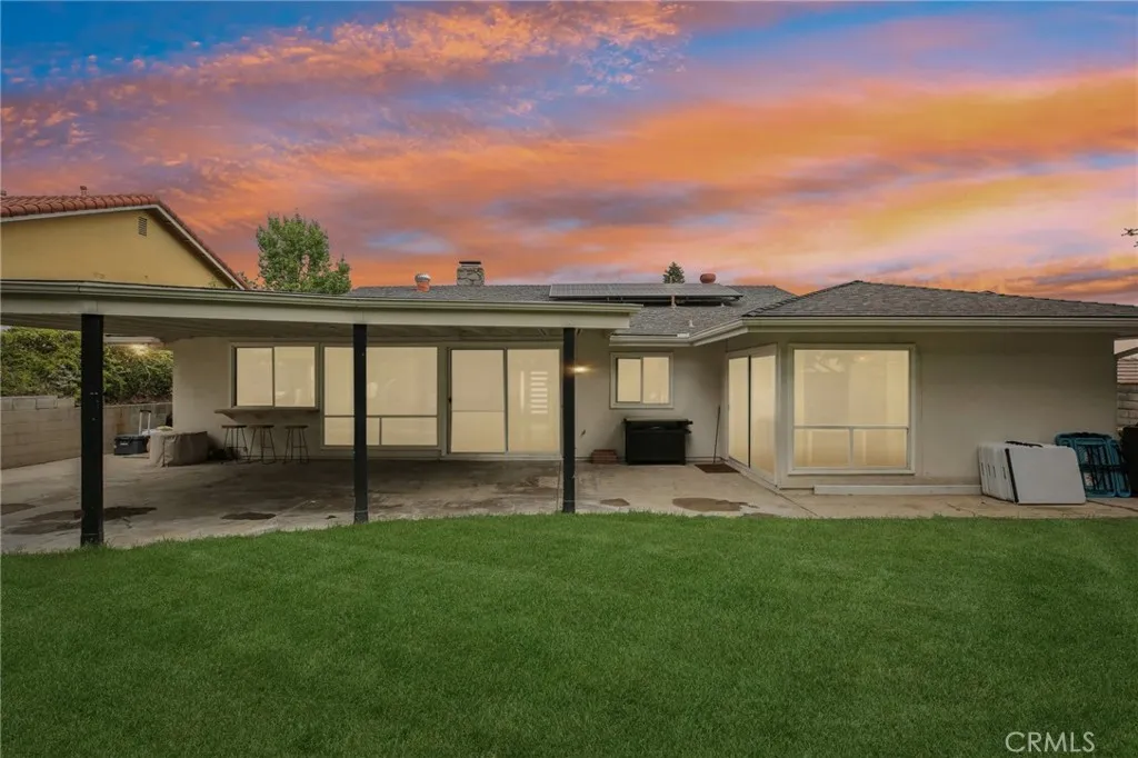 520 W Country Hills Drive
