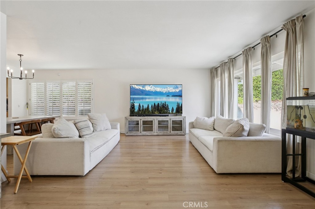 520 W Country Hills Drive