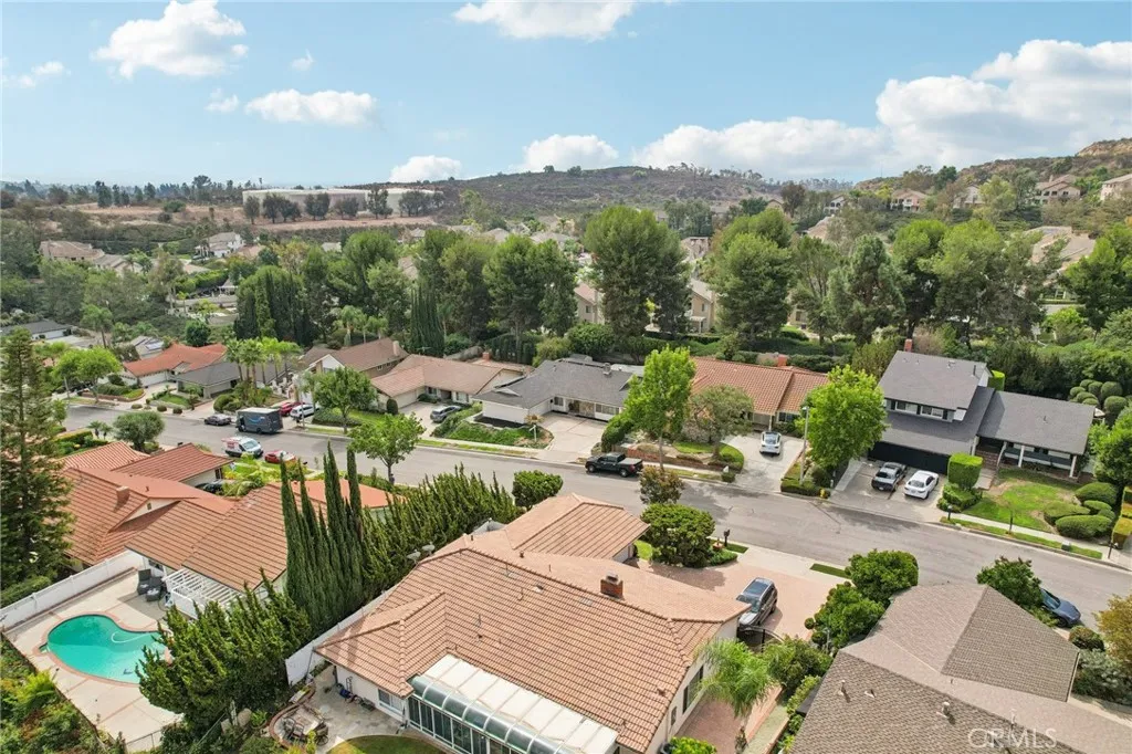 520 W Country Hills Drive