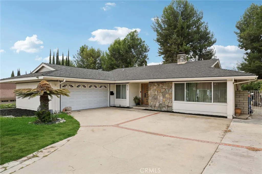 520 W Country Hills Drive