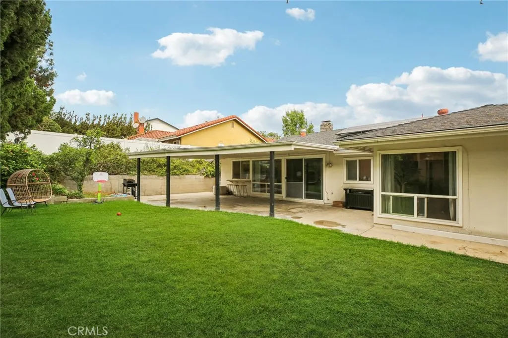 520 W Country Hills Drive