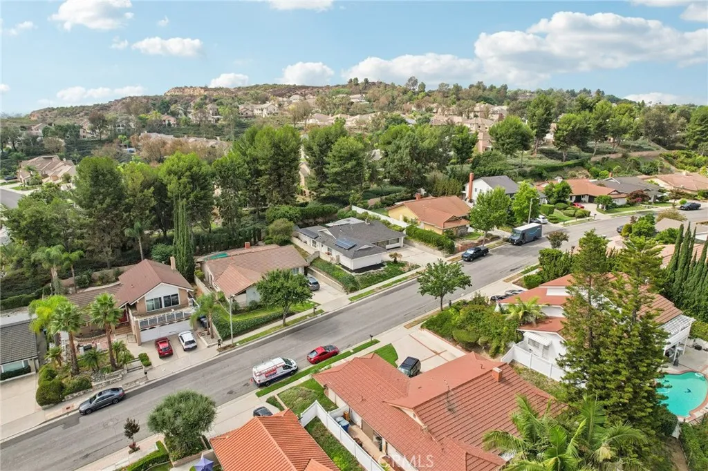 520 W Country Hills Drive